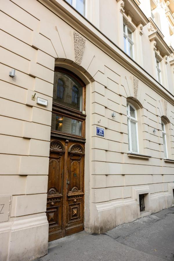 Native Apartments Studencka 25 Krakow Luaran gambar